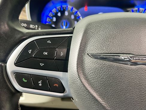 Used 2022 Chrysler Pacifica Limited image 18