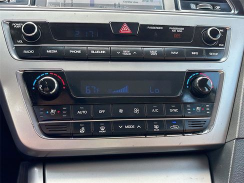 Used 2015 Hyundai Sonata Limited w/ Option Group 05 FWD image 16