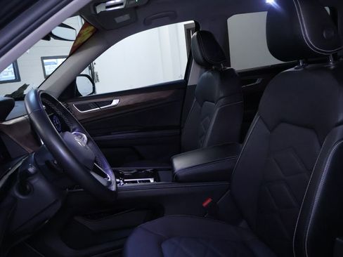 Used 2024 Volkswagen Atlas SE AWD/4WD image 15