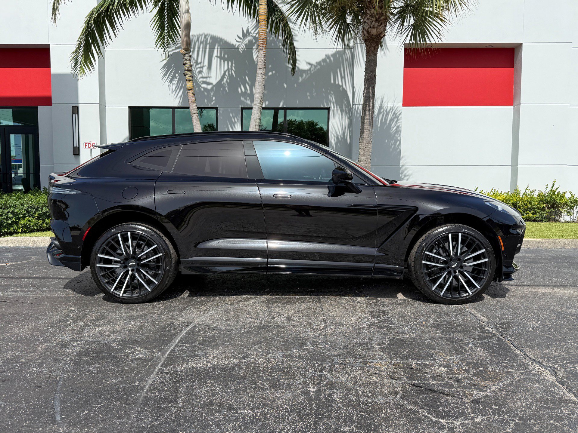 Used 2023 Aston Martin DBX 707 AWD/4WD image 2