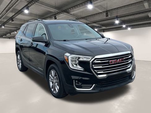 Used 2024 GMC Terrain SLT image 2