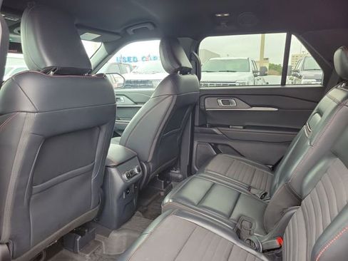 Used 2025 Ford Explorer ST-Line image 5