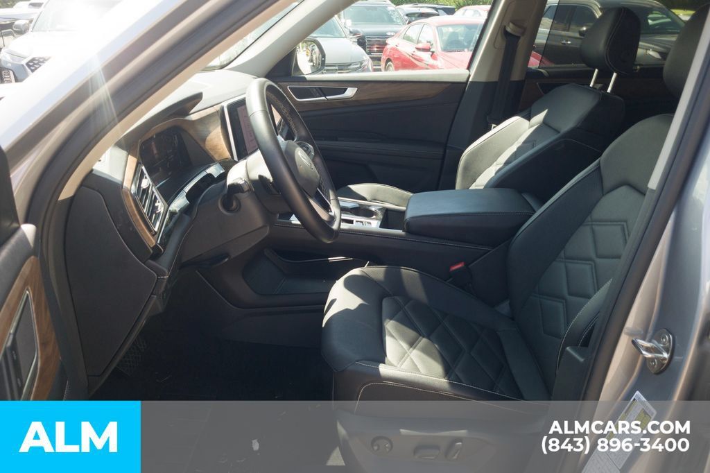Used 2025 Volkswagen Atlas SE FWD image 6