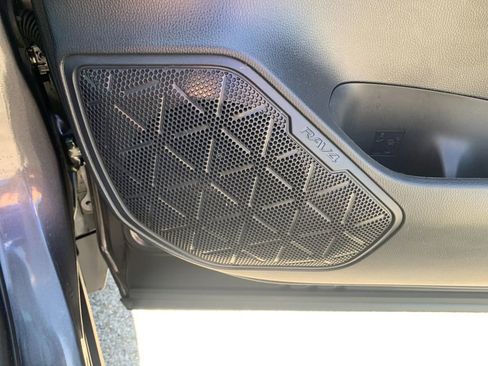 Used 2025 Toyota RAV4 XLE image 21