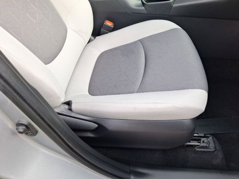 Used 2022 Toyota RAV4 XLE image 36