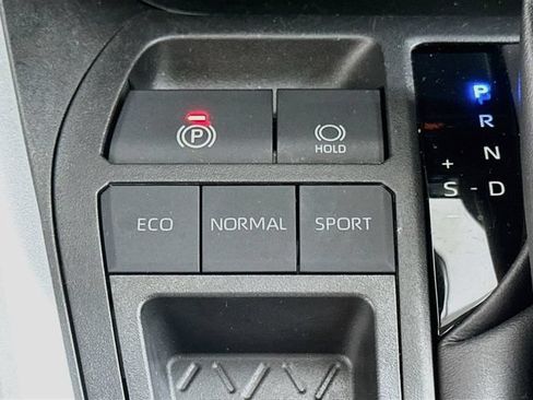Used 2022 Toyota RAV4 XLE w/ Convenience Package FWD image 20