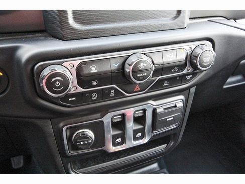 Used 2022 Jeep Wrangler Willys image 22