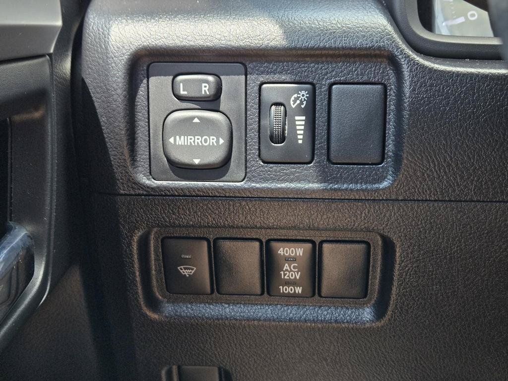 Used 2018 Toyota 4Runner SR5 AWD/4WD image 21