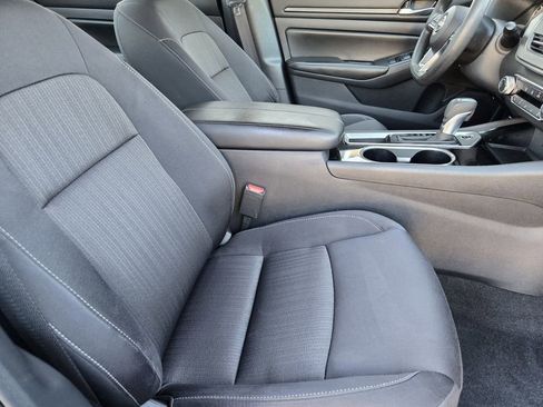 Used 2024 Nissan Altima 2.5 SV image 9