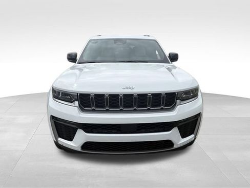 New 2026 Jeep Grand Cherokee Limited w/ Trailer Tow Package AWD/4WD image 7