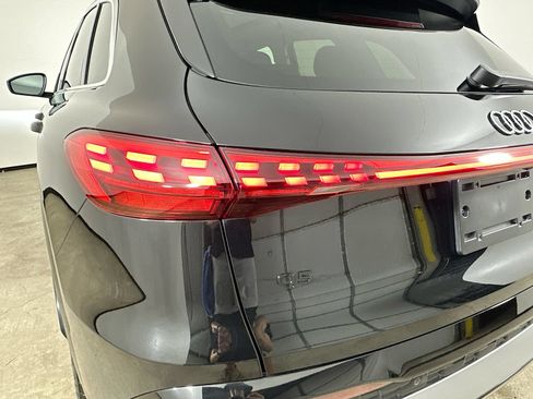 Used 2025 Audi Q5 Premium w/ Convenience Package AWD/4WD image 11