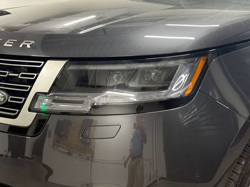 Used 2025 Land Rover Range Rover SE AWD/4WD image 32