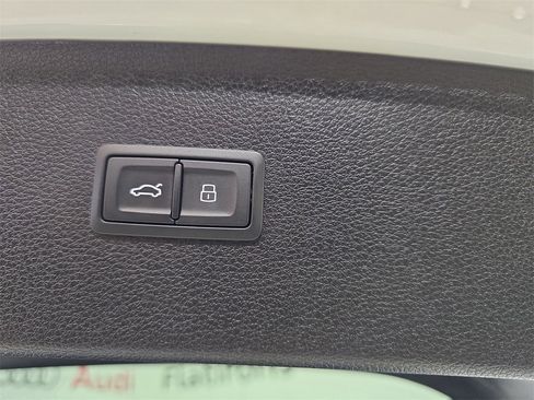 Used 2024 Audi SQ5 Prestige image 13