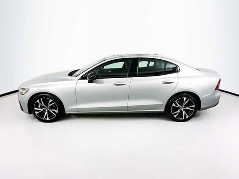 Used 2025 Volvo S60 B5 Core image 2