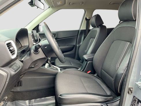 Used 2023 Hyundai Venue Limited FWD image 20