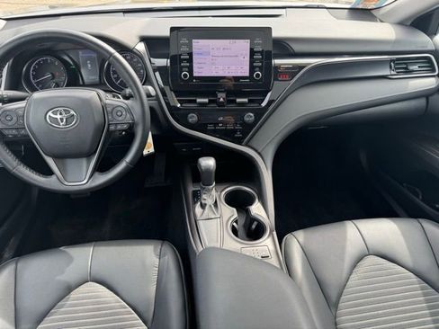 Used 2021 Toyota Camry SE w/ Cold Weather Package image 12