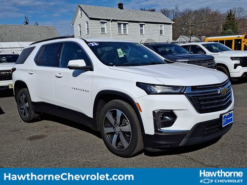 Used 2023 Chevrolet Traverse LT w/ LT Premium Package image 1