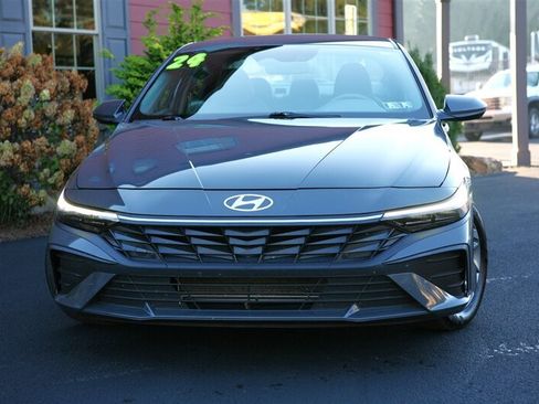 Used 2024 Hyundai Elantra SEL image 2