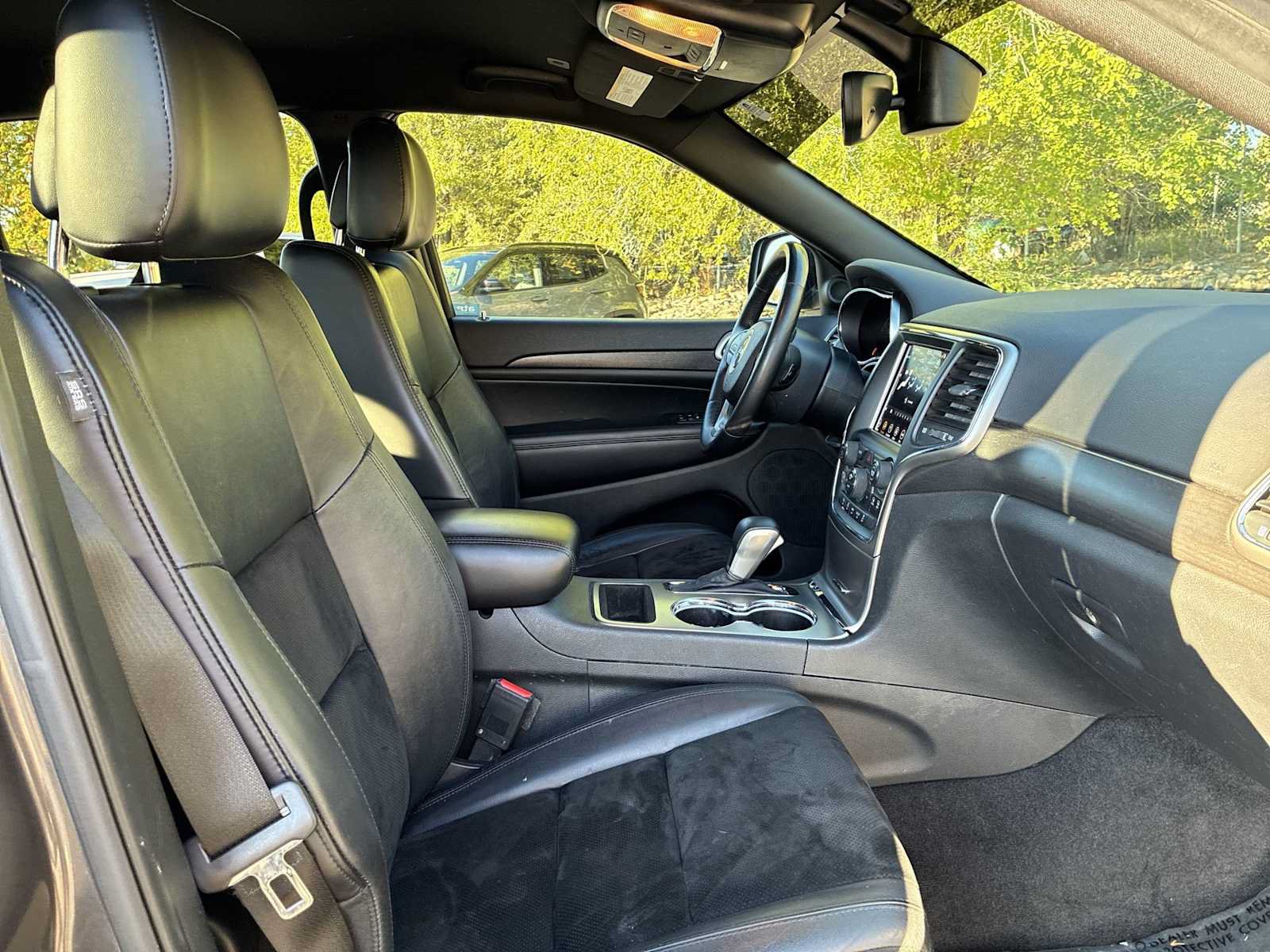 Used 2018 Jeep Grand Cherokee Altitude AWD/4WD image 25