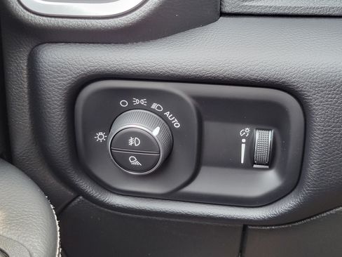 Used 2026 RAM 2500 Big Horn AWD/4WD image 10