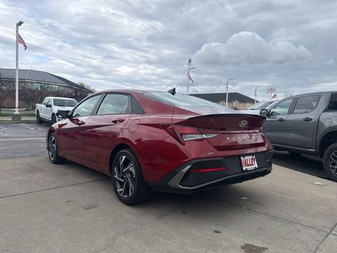 Used 2025 Hyundai Elantra Sport image 11