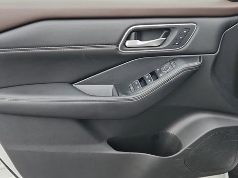 Used 2021 Nissan Rogue SL w/ Premium Package image 9