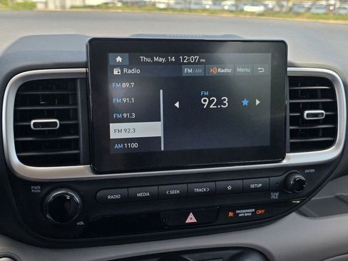 Used 2025 Hyundai Venue SEL FWD image 16