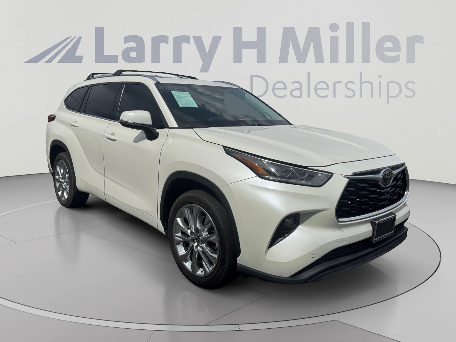 Used 2021 Toyota Highlander Limited FWD image 7