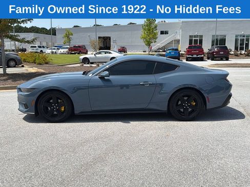 Used 2025 Ford Mustang Coupe RWD image 4