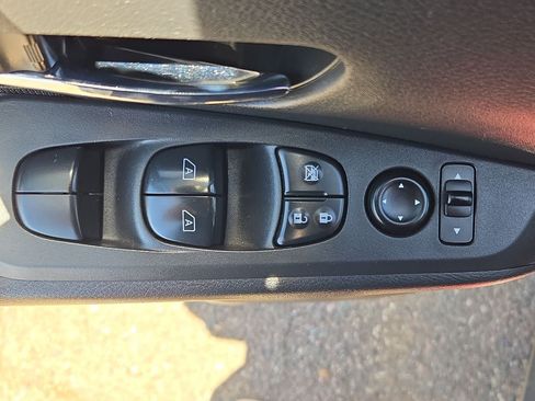 Certified 2023 Nissan Kicks SV FWD image 25