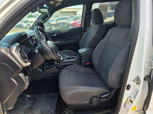 Used 2018 Toyota Tacoma TRD Off-Road image 4