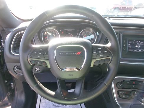 Used 2015 Dodge Challenger SXT image 12