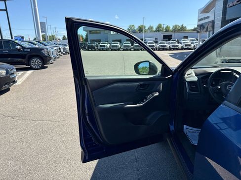Used 2023 Nissan Rogue S AWD/4WD image 12
