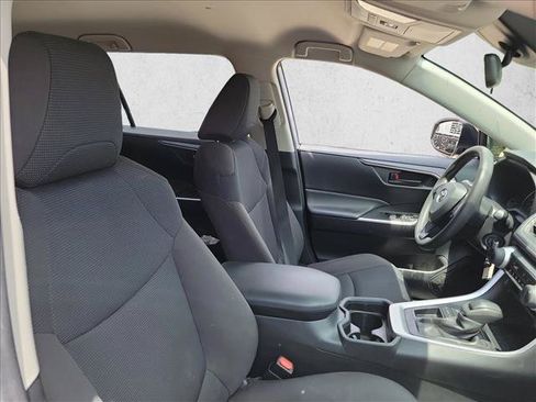 Used 2019 Toyota RAV4 LE FWD image 12