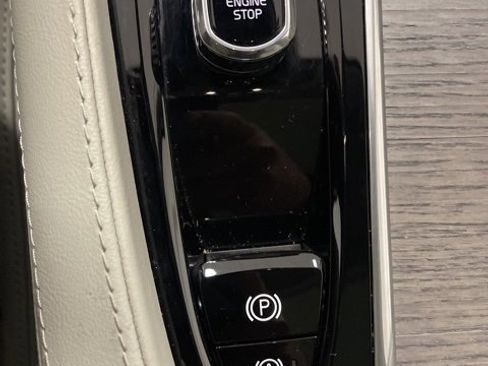 Certified 2024 Volvo XC90 B6 Ultimate w/ Protection Package image 24