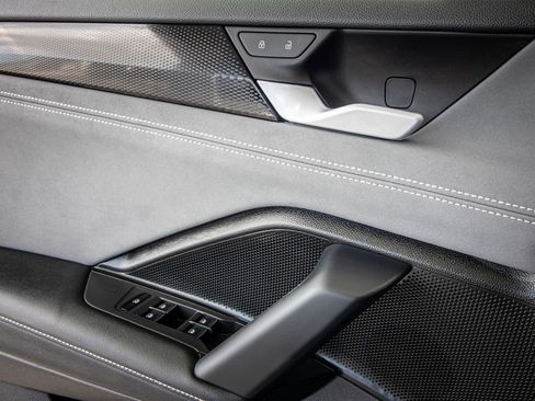 Certified 2025 Volkswagen Tiguan SE image 24