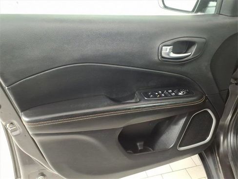 Used 2018 Jeep Compass Latitude w/ Popular Equipment Group image 9