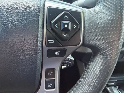 Used 2018 Toyota Tacoma SR5 RWD image 20