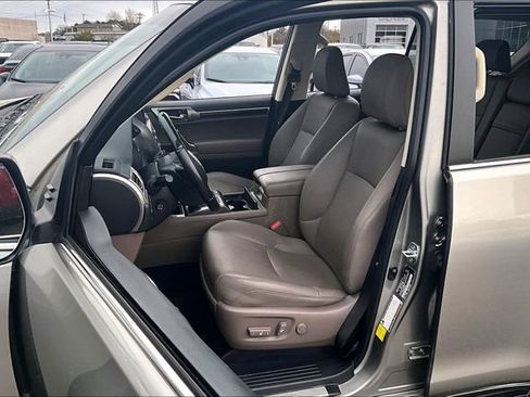 Used 2022 Lexus GX 460 Premium w/ Premium Plus Package image 18