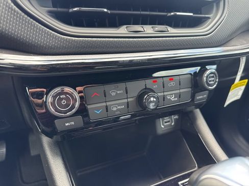 New 2026 Jeep Compass Latitude AWD/4WD image 13