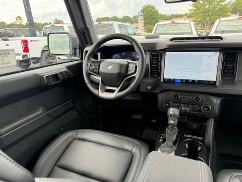 New 2025 Ford Bronco Badlands image 11
