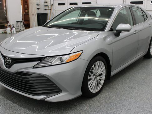 Used 2020 Toyota Camry XLE AWD/4WD image 3