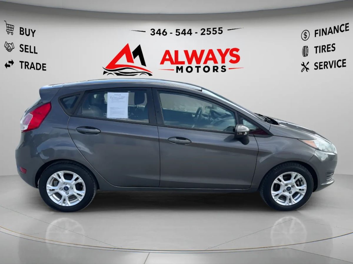 Used 2015 Ford Fiesta SE FWD image 4