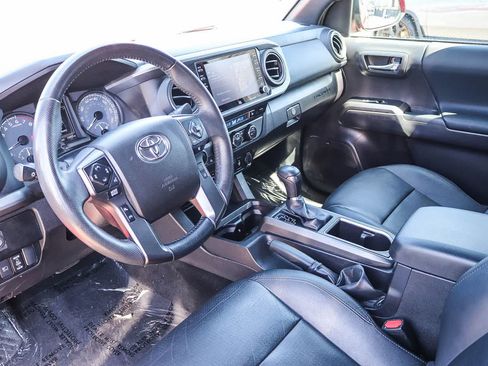 Used 2022 Toyota Tacoma TRD Off-Road w/ TRD Premium Off Road Package AWD/4WD image 19