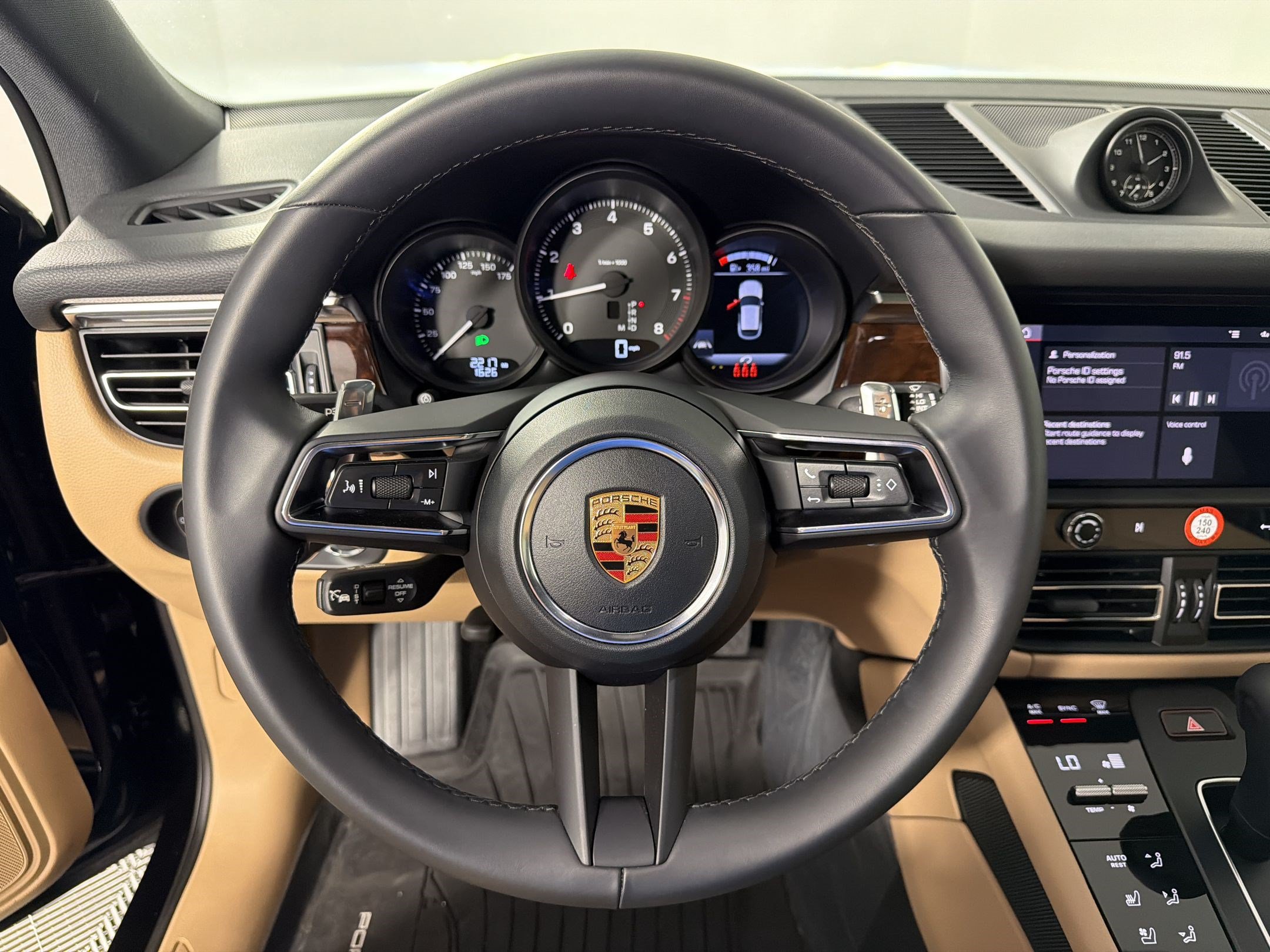 Certified 2026 Porsche Macan AWD/4WD image 11