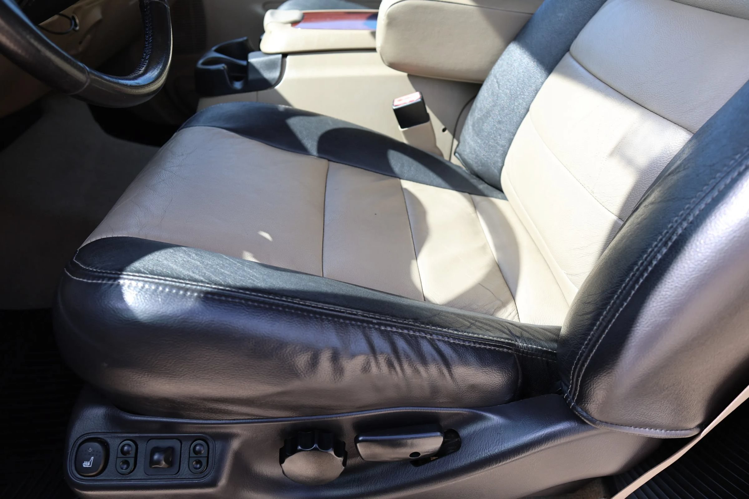 Used 2005 Ford Excursion Eddie Bauer AWD/4WD image 30