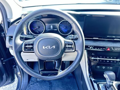 Used 2024 Kia Carnival EX FWD image 18