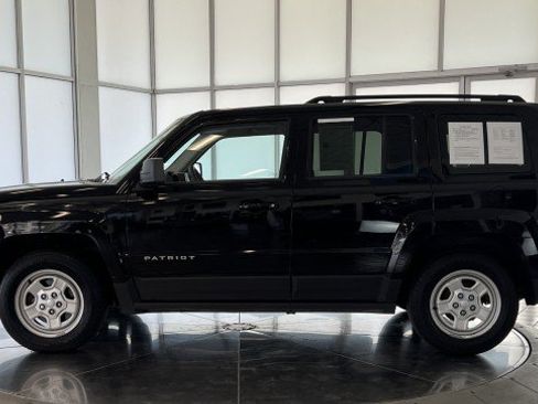 Used 2016 Jeep Patriot Sport w/ Power Value Group FWD image 4