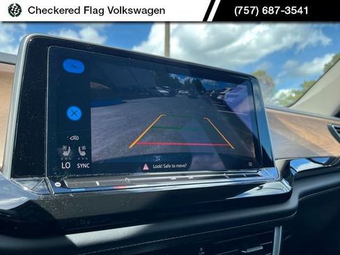 Used 2025 Volkswagen Atlas SE image 38