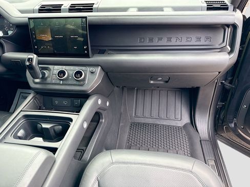 Used 2023 Land Rover Defender 90 V8 AWD/4WD image 18